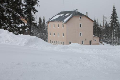 Oaza - carbon neutral hotel in Rakhiv