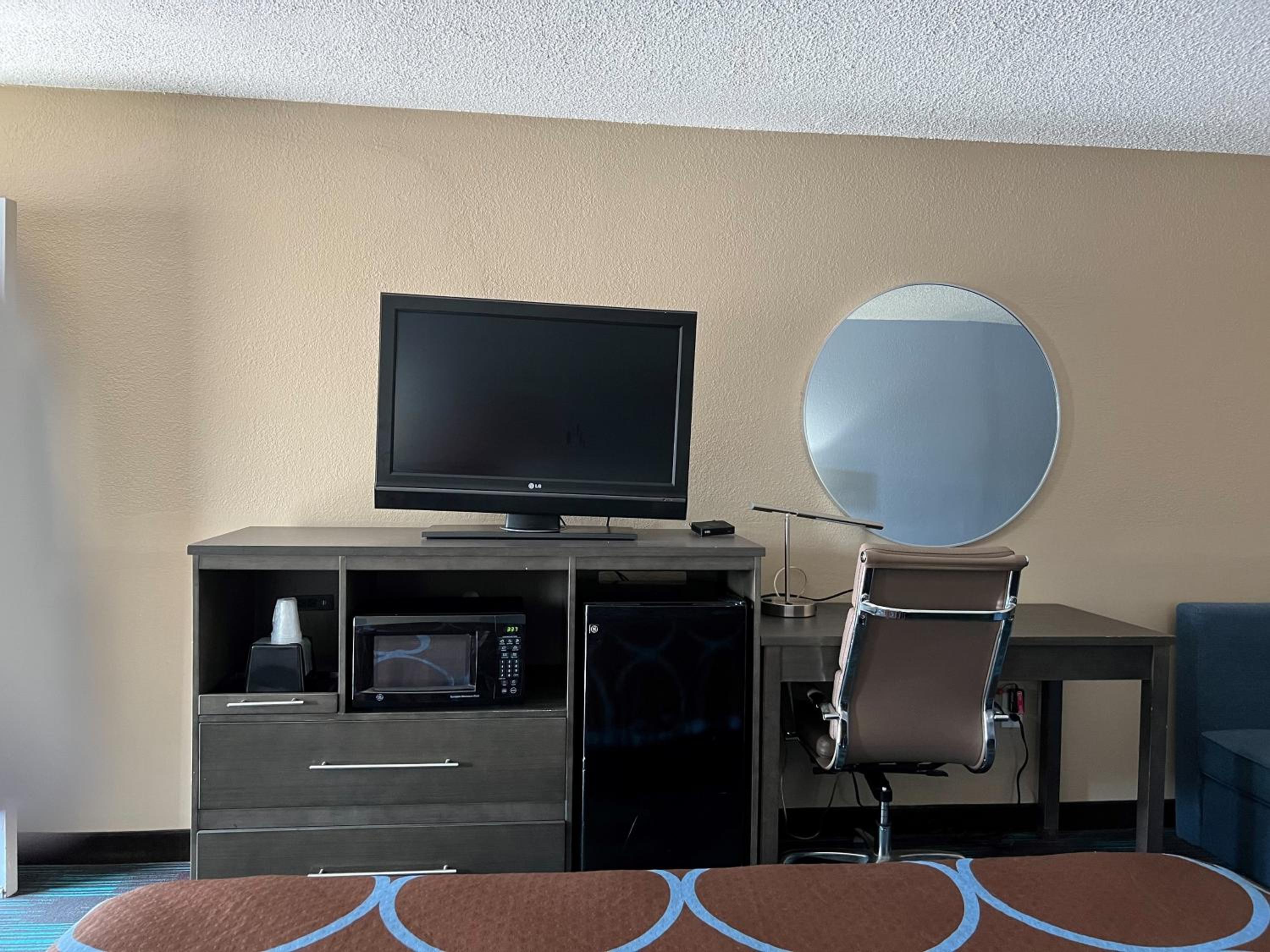 Super 8 by Wyndham Newport News - photo 5
