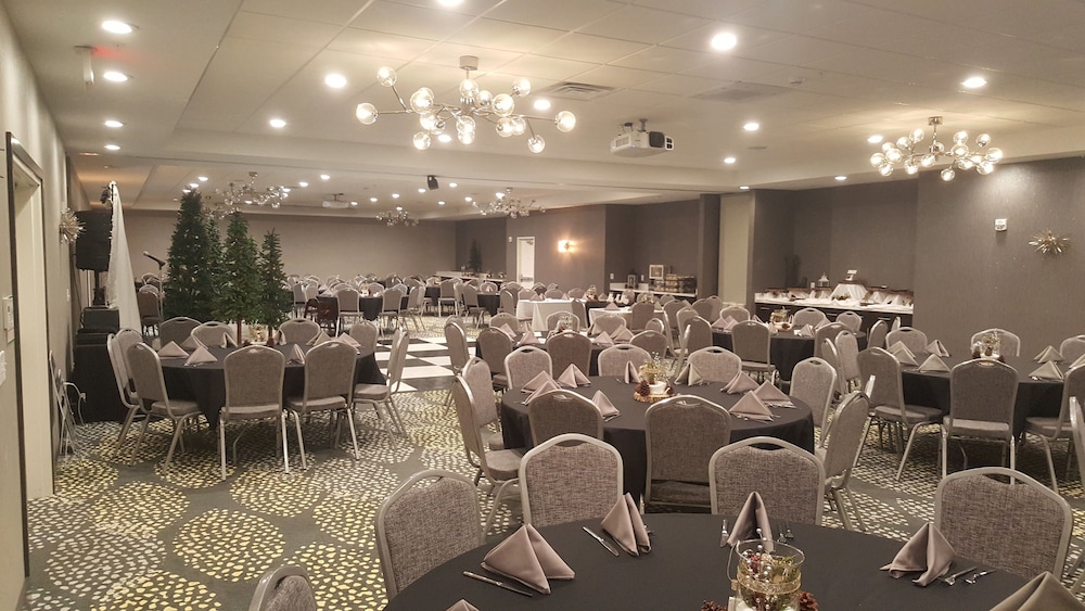 Holiday Inn & Suites Decatur Forsyth by IHG - photo 51