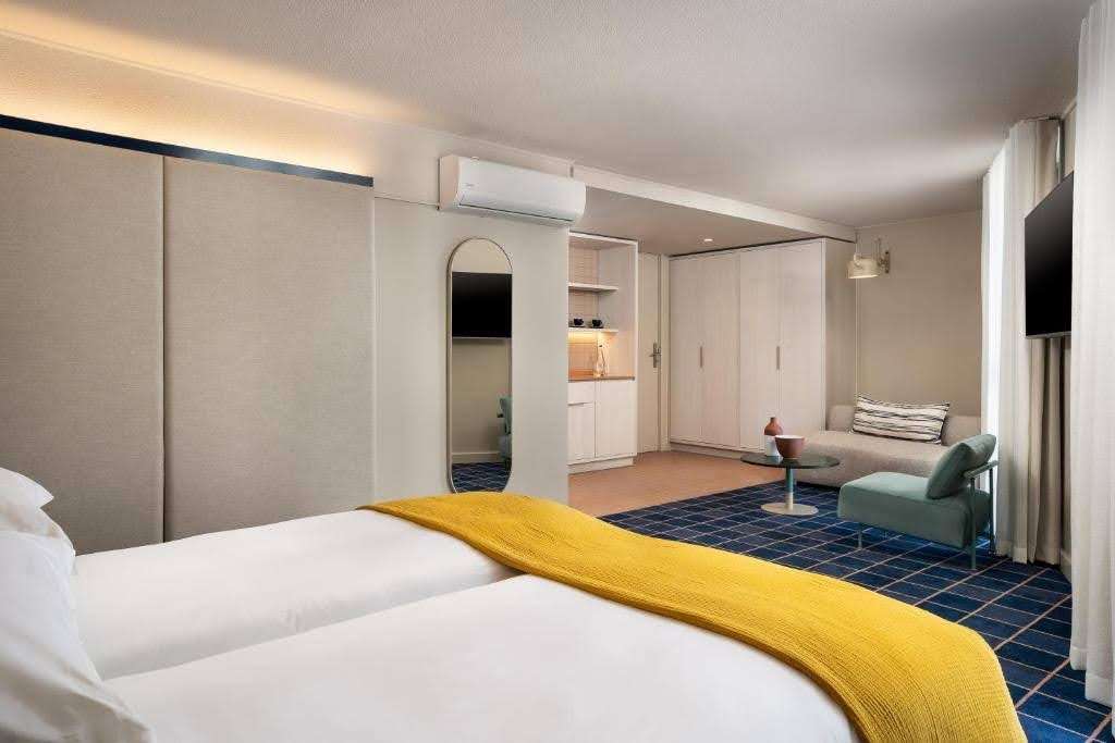 Guest room