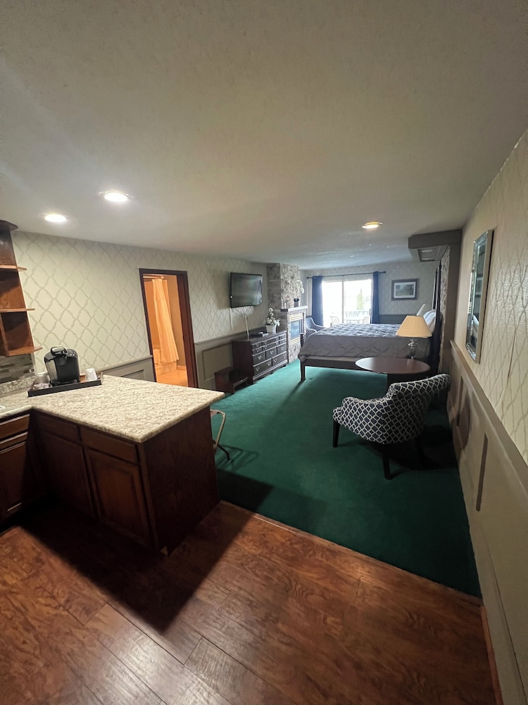 Webb's Year Round Resort - photo 9
