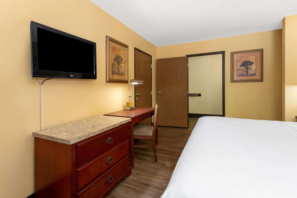 Travelodge by Wyndham Albuquerque East - photo 17
