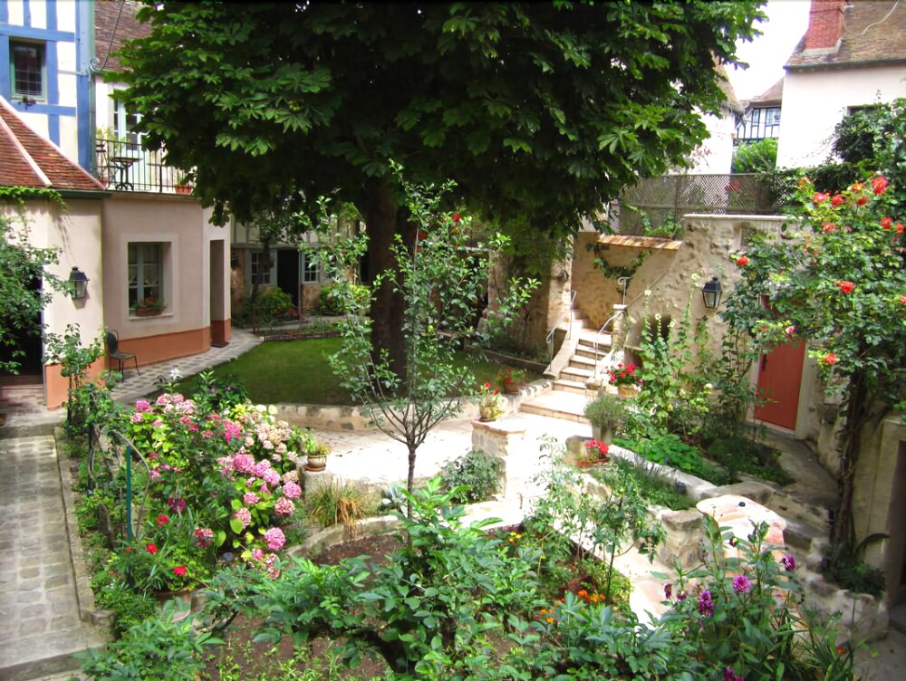 La Closerie Des 3 Marottes — hotel in Melun