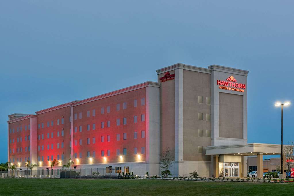 Hawthorn Extended Stay by Wyndham McAllen - carbon neutral hotel in Mcallen