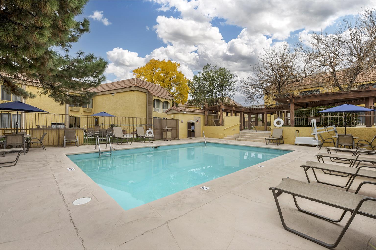Best Western Airport Albuquerque InnSuites Hotel & Suites - photo 3