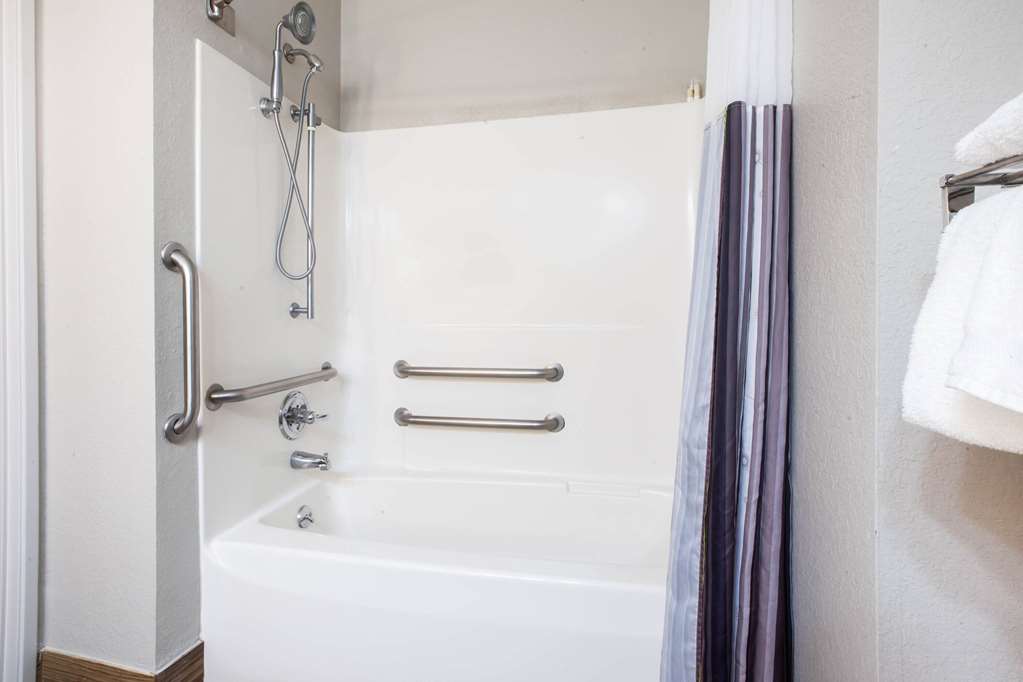 La Quinta Inn & Suites by Wyndham Elkhart - photo 12