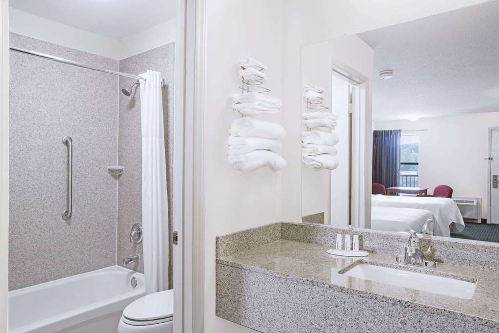 Days Inn by Wyndham Wytheville - photo 7