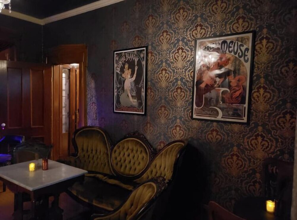 Iron Amethyst Inn Boutique Hotel - photo 25