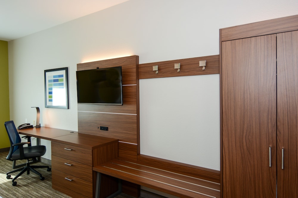 Holiday Inn Express Hotel & Suites Rolla U of Missouri S&T by IHG - photo 3