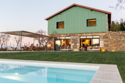 Quinta do Olival Loft Farmhouse in Douro Valley — 4-Star Luxury Hotel in Armamar, Portugal