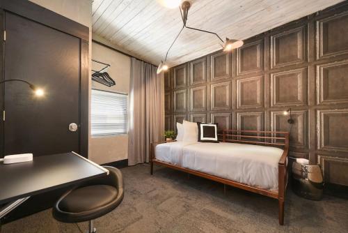 HostWise Stays The Ridgway 2 Apts in 1 Great Privacy Designer Space — 4-Star Luxury Hotel in Pittsburgh, United States