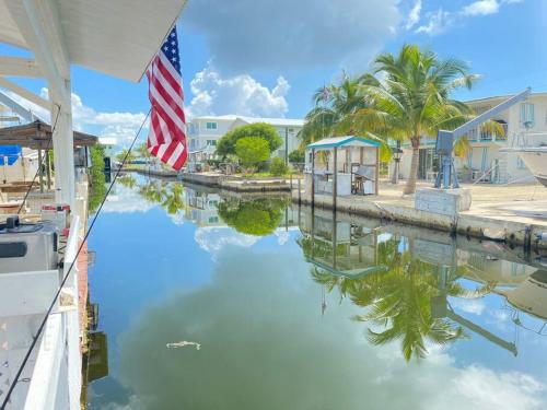key Deer Retreat direct gulf access hot tub — hotel in Big Pine Key