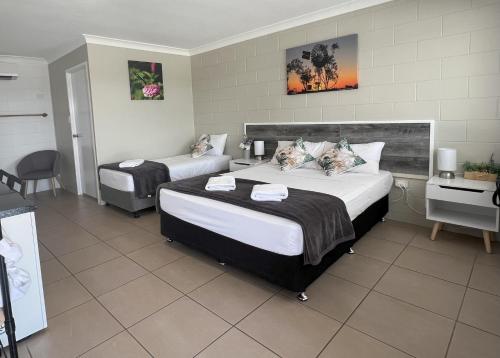 Spanish Lace Motor Inn — Townsville