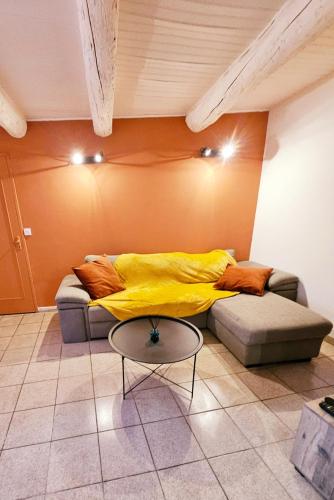 Charmant T2 Des Bourgades — hotel in Caumont-Sur-Durance