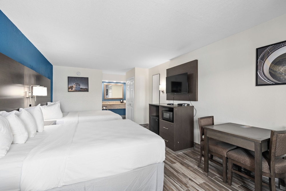Baymont by Wyndham Orlando East - photo 10