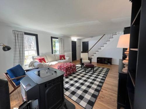 Litchfield Modern Farmhouse — 4-Star Luxury Hotel in Litchfield, United States