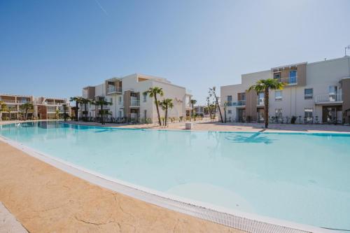 Wave Island Torre B23 — 4-Star Luxury Hotel in Lido Di Jesolo, Italy