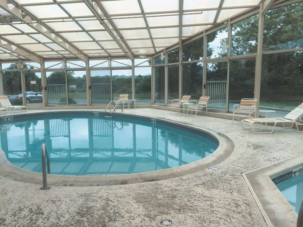 La Quinta Inn & Suites by Wyndham Chicago Gurnee - photo 11