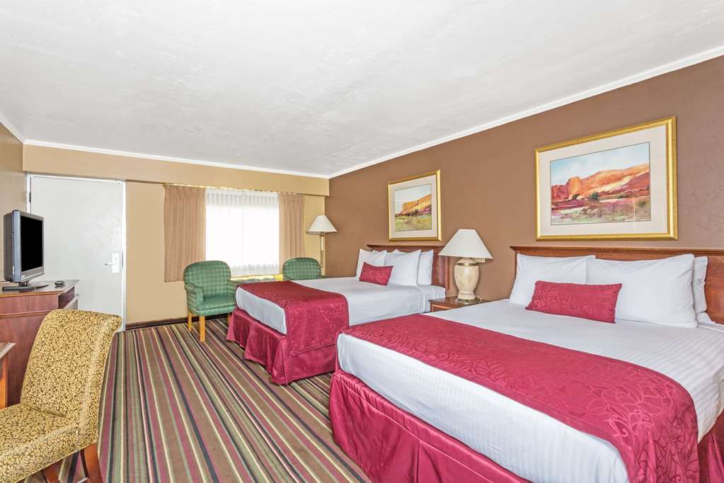 Days Inn & Suites by Wyndham Logan - photo 8