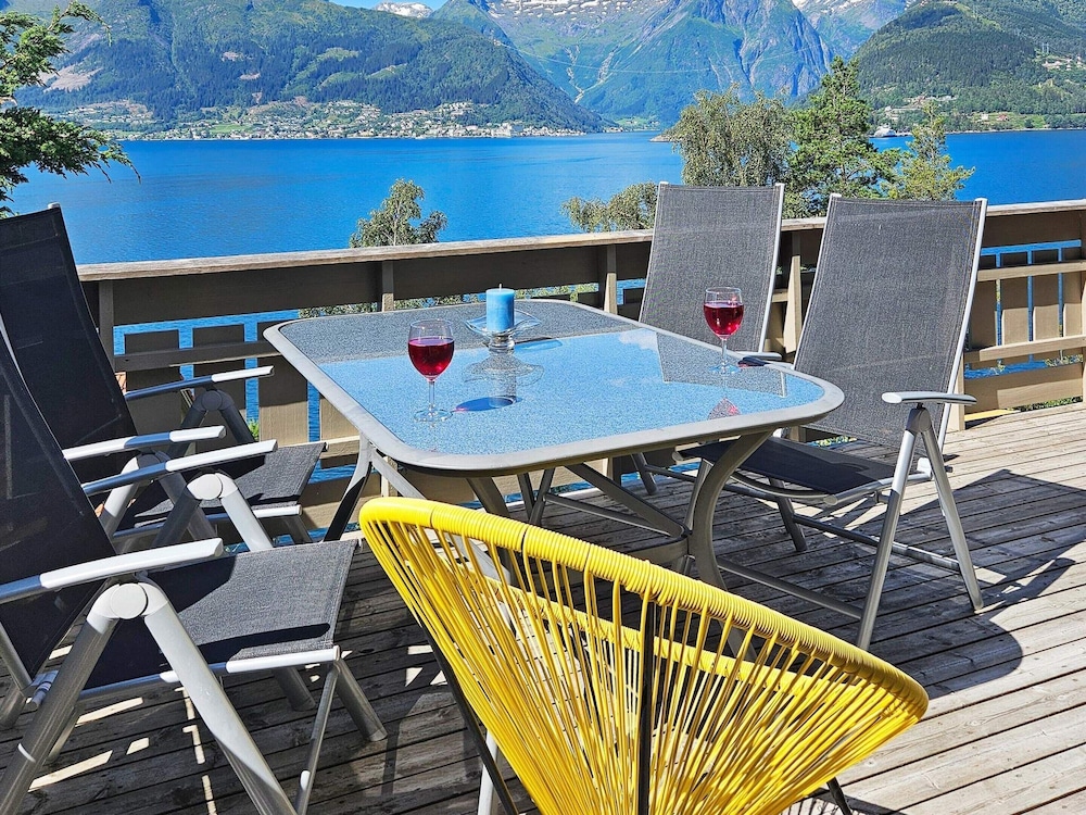 6 person holiday home in Leikanger — 4-Star Luxury Hotel in Sogndal, Norway