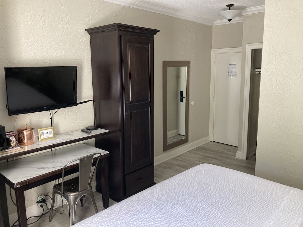 The Aurora Inn - photo 41