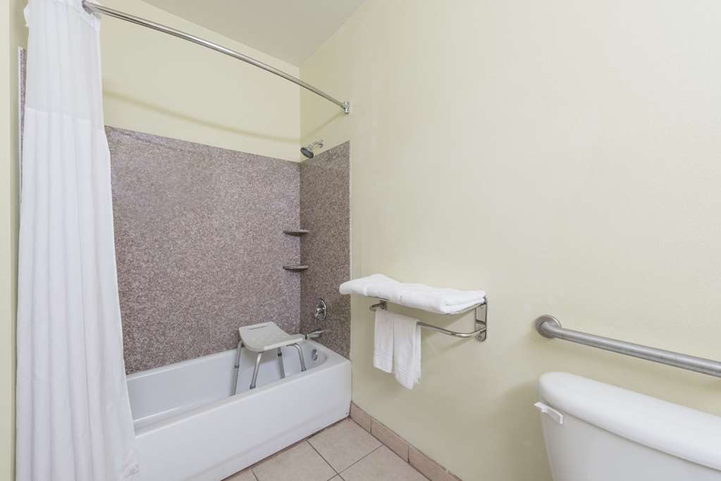 Days Inn & Suites by Wyndham Cleburne TX - photo 7