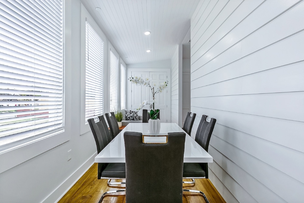Newly Renovated 4BD Penthouse - photo 6