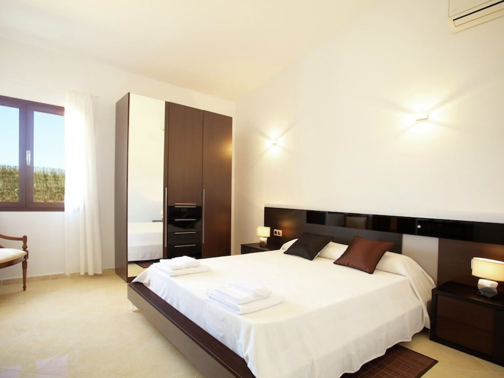 Country House in Campanet with Private Pool — 4-Star Luxury Hotel in Campanet, Spain