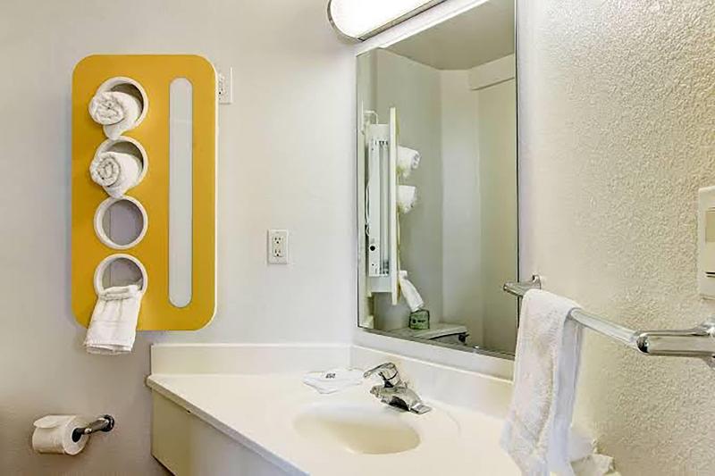 Super 8 by Wyndham Aurora East - photo 21