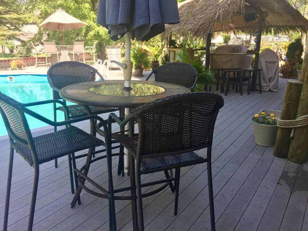 The Harsens Island Getaway Resort - photo 68