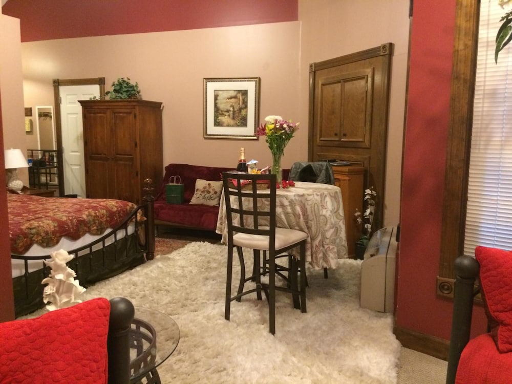 Spruce Hill Inn and Cottages - photo 11