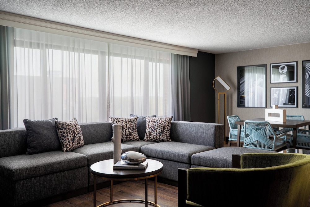 Renaissance Chicago North Shore Hotel - photo 37