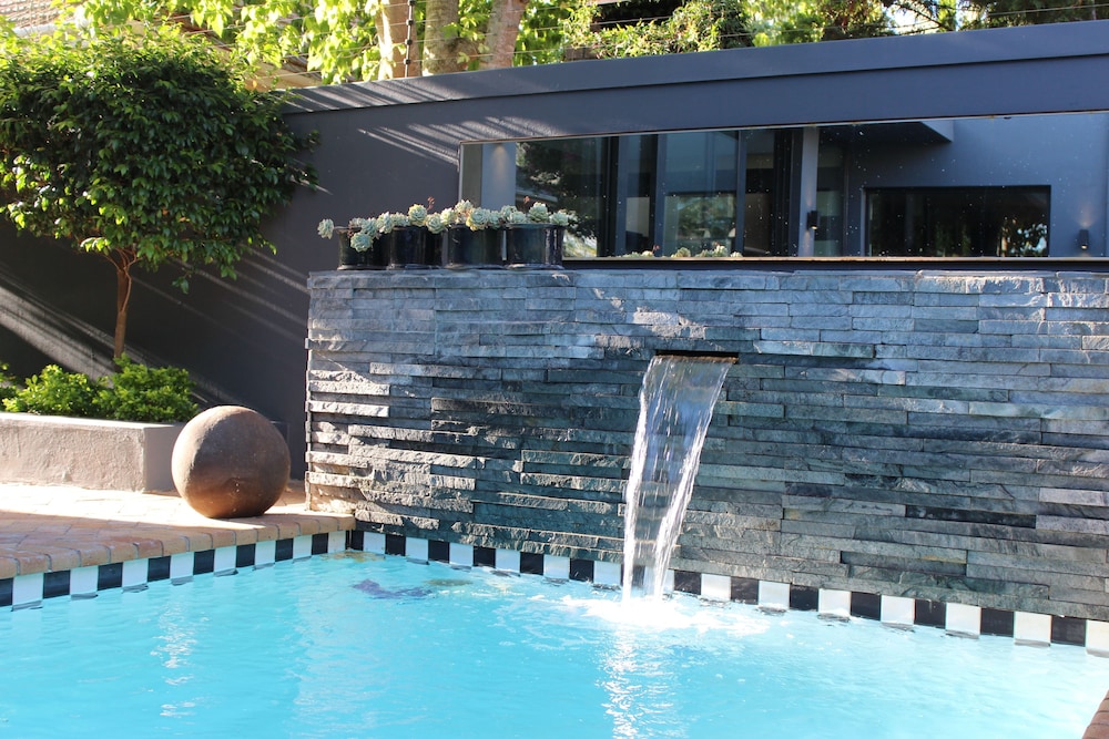 Life & Leisure Luxury Guesthouse — 4-Star Luxury Hotel in Stellenbosch, South Africa