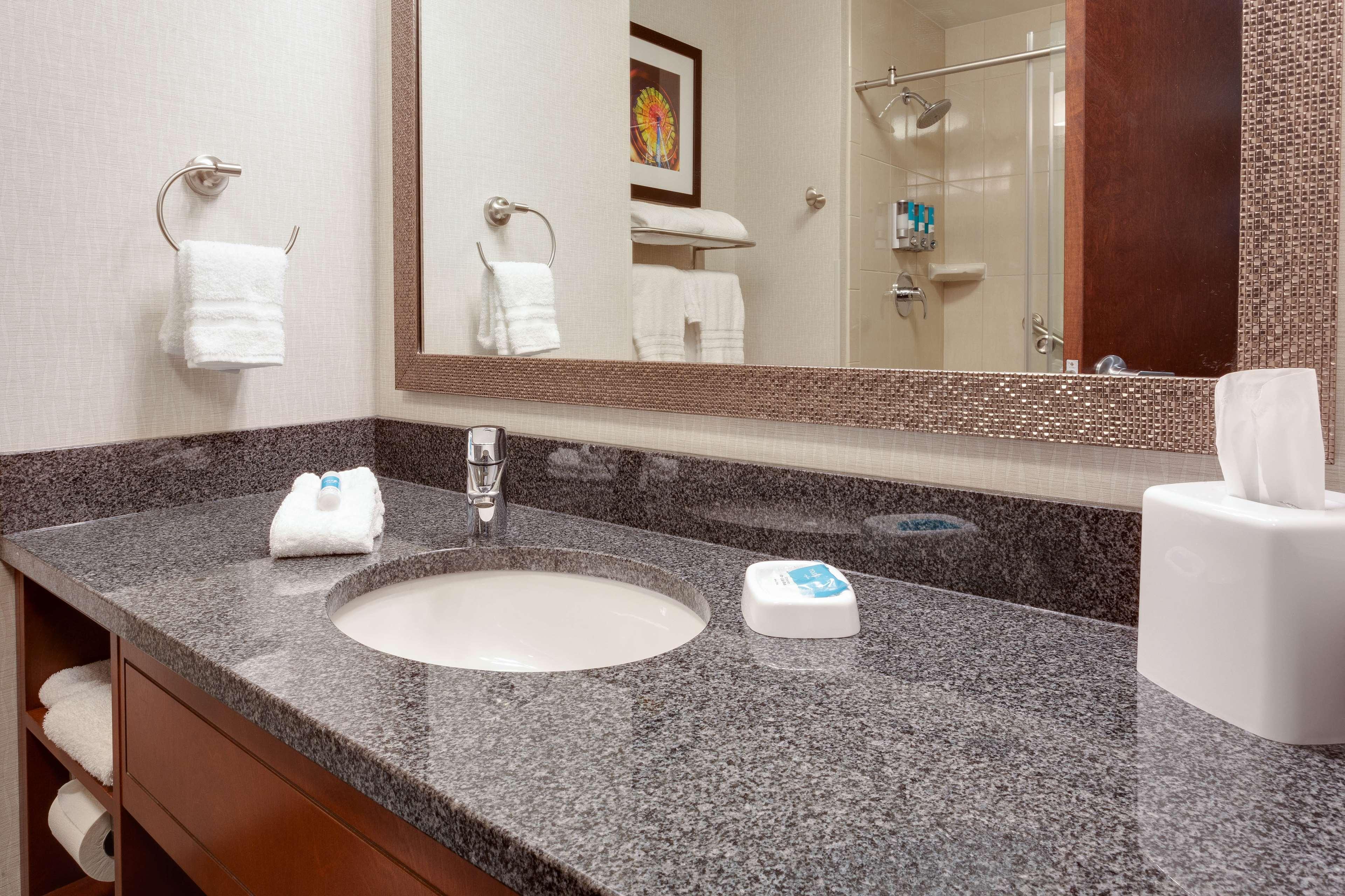 Howard Johnson Inn Columbia - photo 7