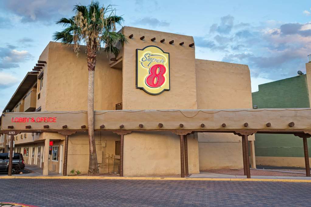 Super 8 By Wyndham Las Vegas North Strip Fremont St Area — Las Vegas