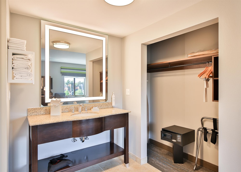 Hampton Inn & Suites Seattle Kent WA - photo 16