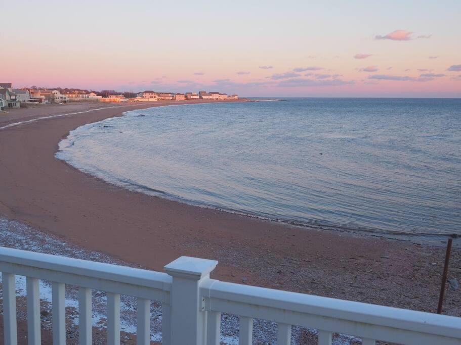 Casa al Mare Beachfront Retreat King Bed Near Yale — 4-Star Luxury Hotel in East Haven, United States