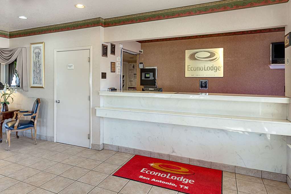 Econo Lodge Downtown South - photo 5