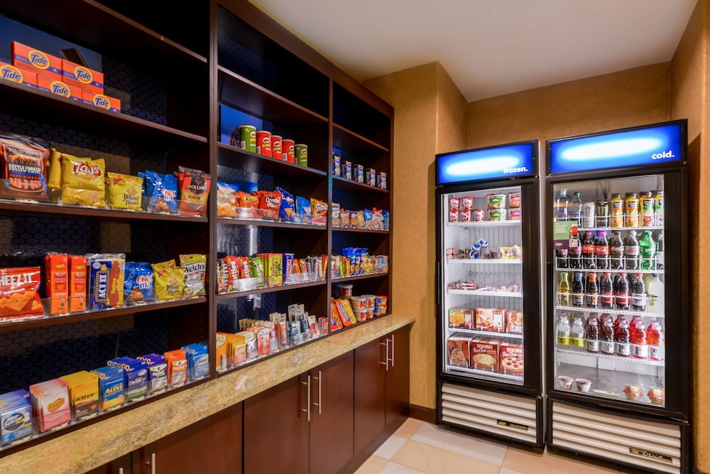 Hampton Inn & Suites Ontario - photo 44