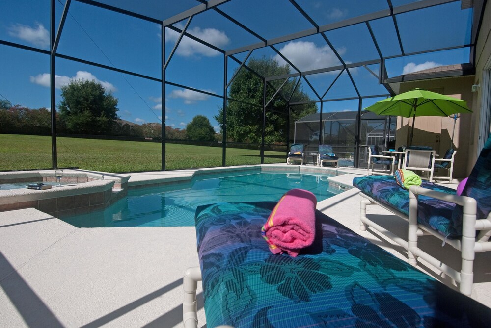 South facing Pool With Spa & Games Room - photo 32