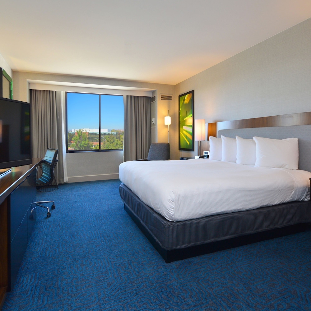 Doubletree by Hilton Newark Fremont - photo 4