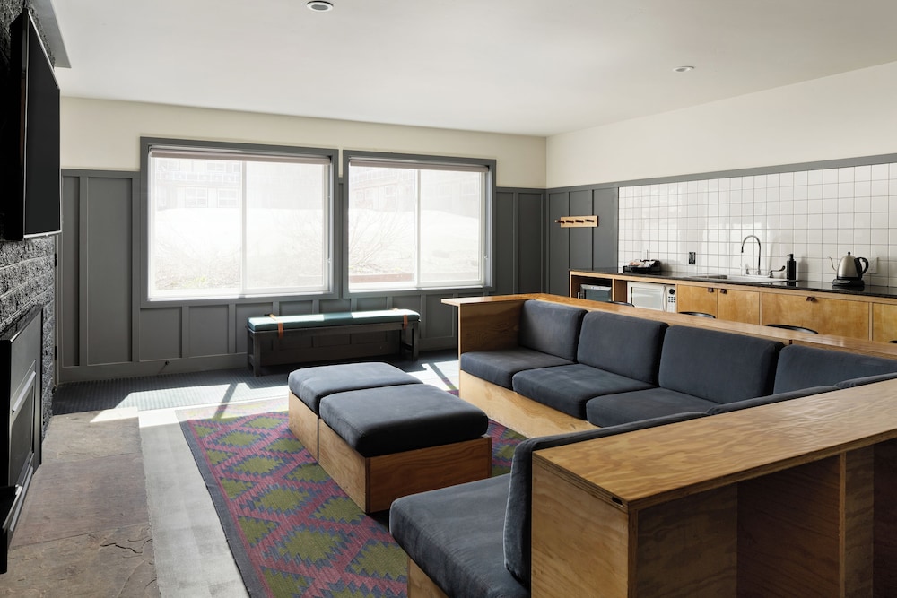 The Coachman Hotel - photo 59