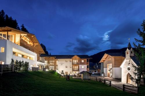 Hotel La Fradora Dolomites Hotel — hotel in San Cassiano