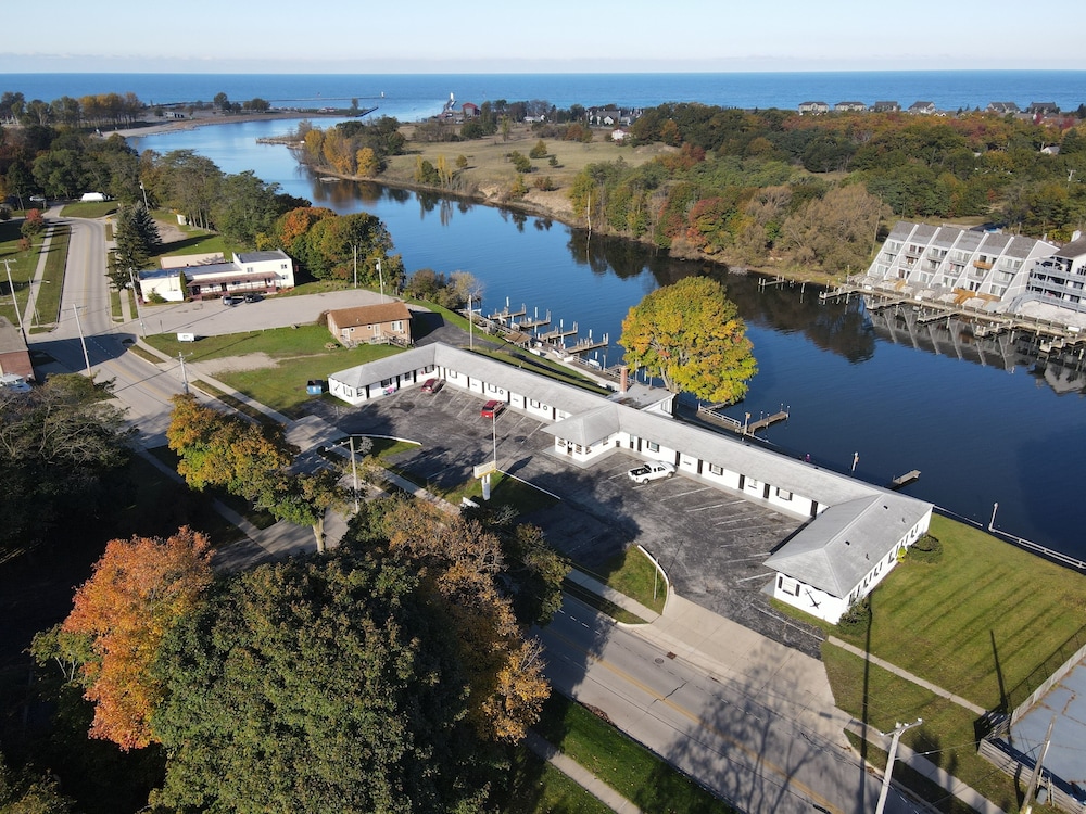 Riverside Motel and Marina Manistee - photo 14