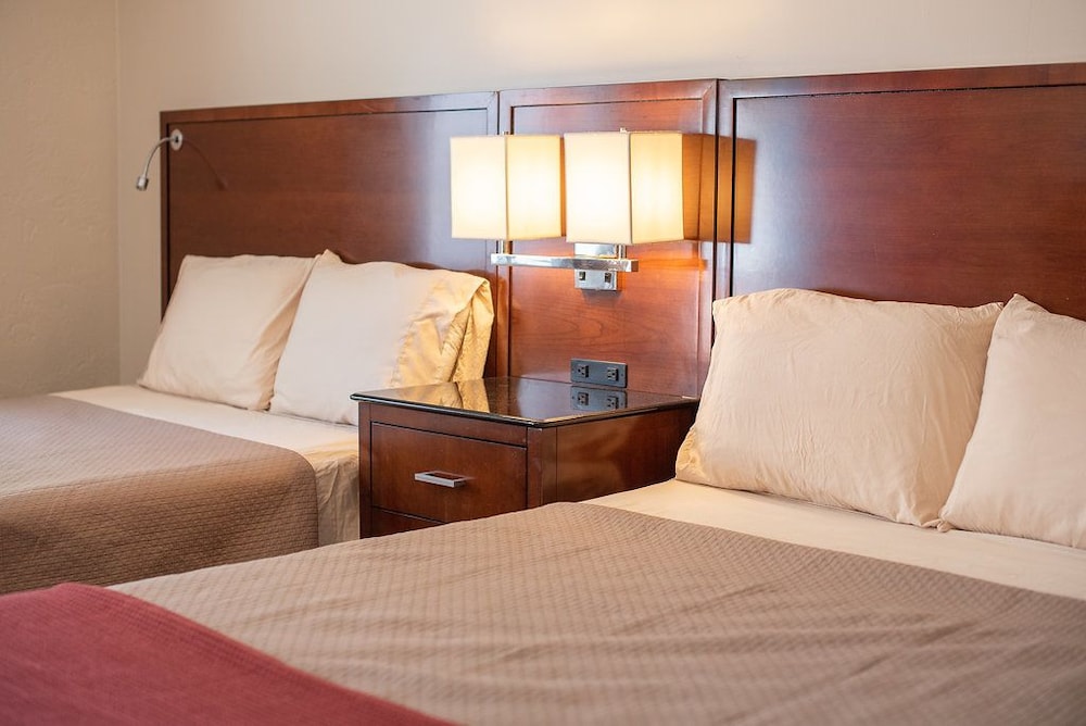 Circle R Motel - photo 12