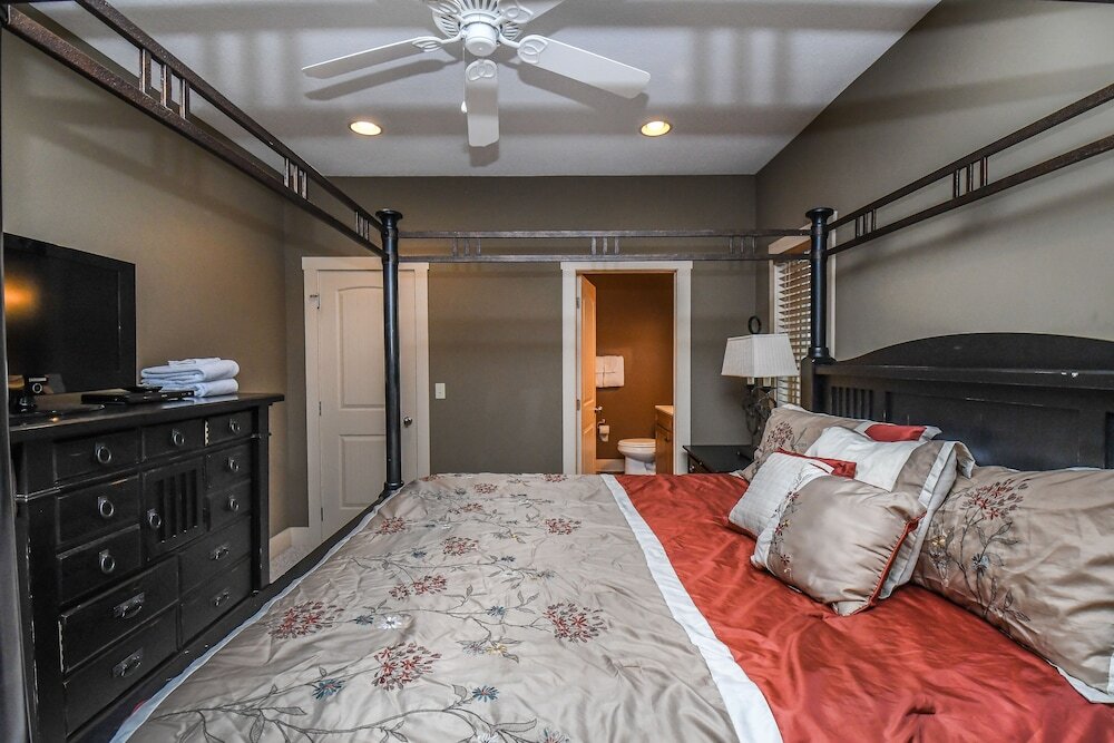 Serenity Summit Townhome in Oakland, United States