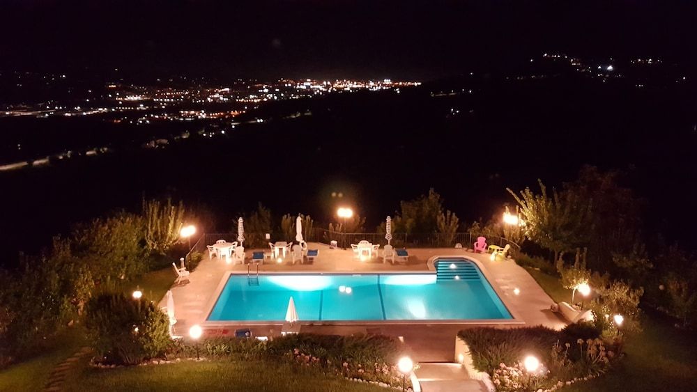 B&B Villa Sole — 4-Star Luxury Hotel in Controguerra, Italy