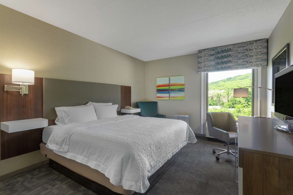 Hampton Inn Bedford - photo 14