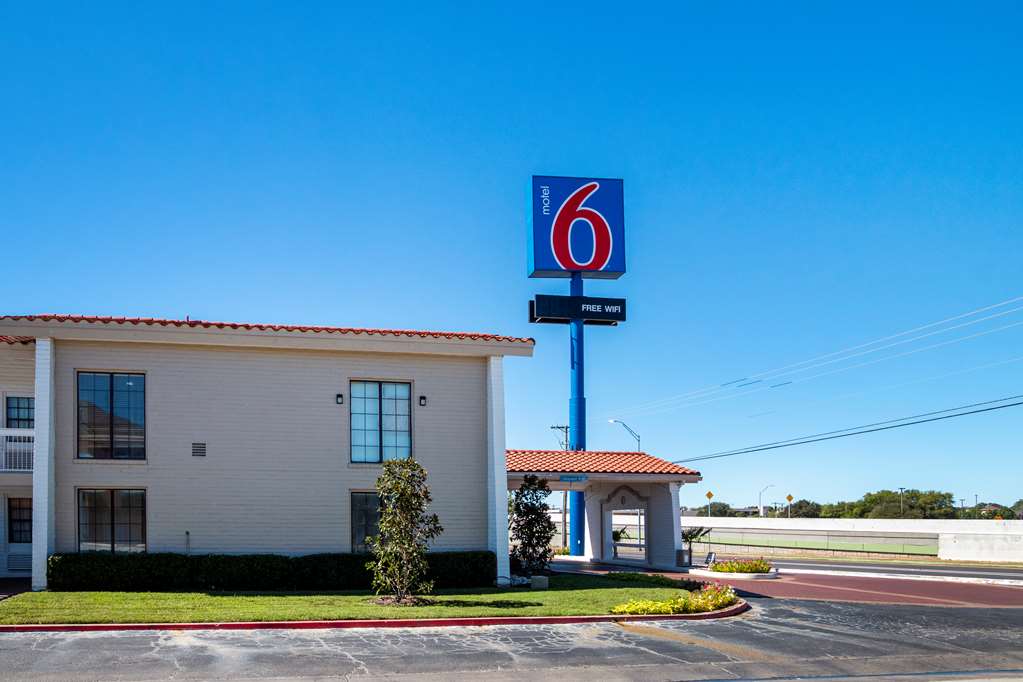 Motel 6 Euless Tx Dfw West - photo 2