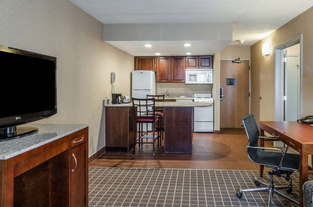 Comfort Inn & Suites West Springfield - photo 25
